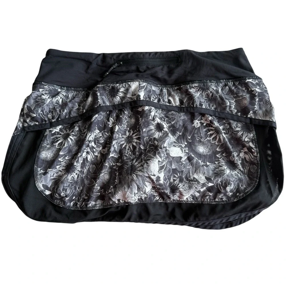 Lululemon Hotty Hot Skirt in Flowabunga Black Angel Wing Size 6 - Picture 2 of 4